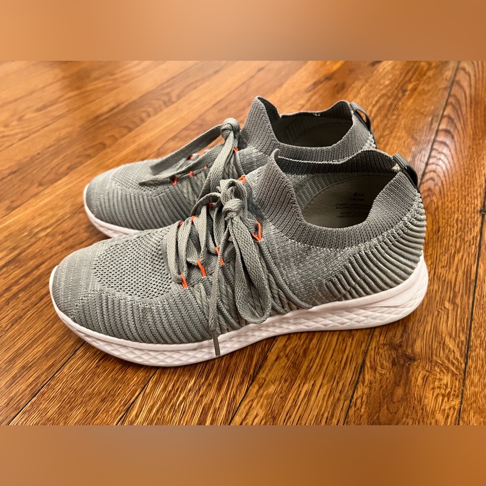 Slip On Cushionaire Sneakers (Tennis Shoes) 8M